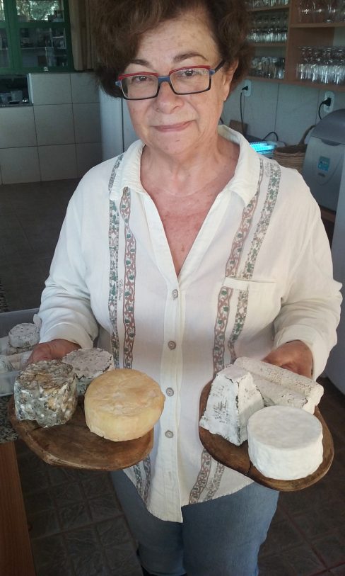 Heloisa Collins e alguns queijos