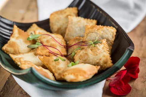 ö-abre-alas-Pastéis-de-queijo-e-carne-Foto-Rapahel-Criscuolo-H