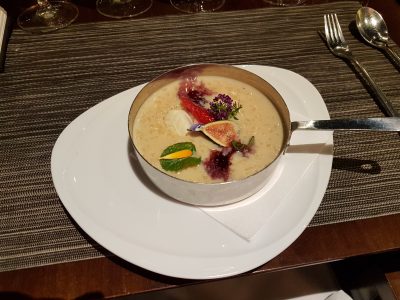 ARROZ CON LECHE A LA CANELA SERVIDO TIBIO CON CHOCOLATE BLANCO Y CUBOS DE VINO CARMENERE-Álvaro Cézar Galvão